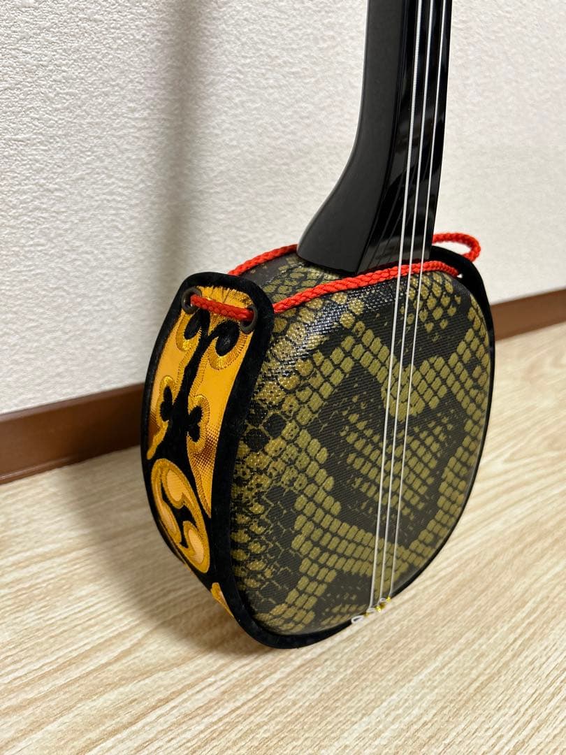 【美品】沖縄三線 人工皮 フィンガーピック・KORG(コルグ)チューナー付き