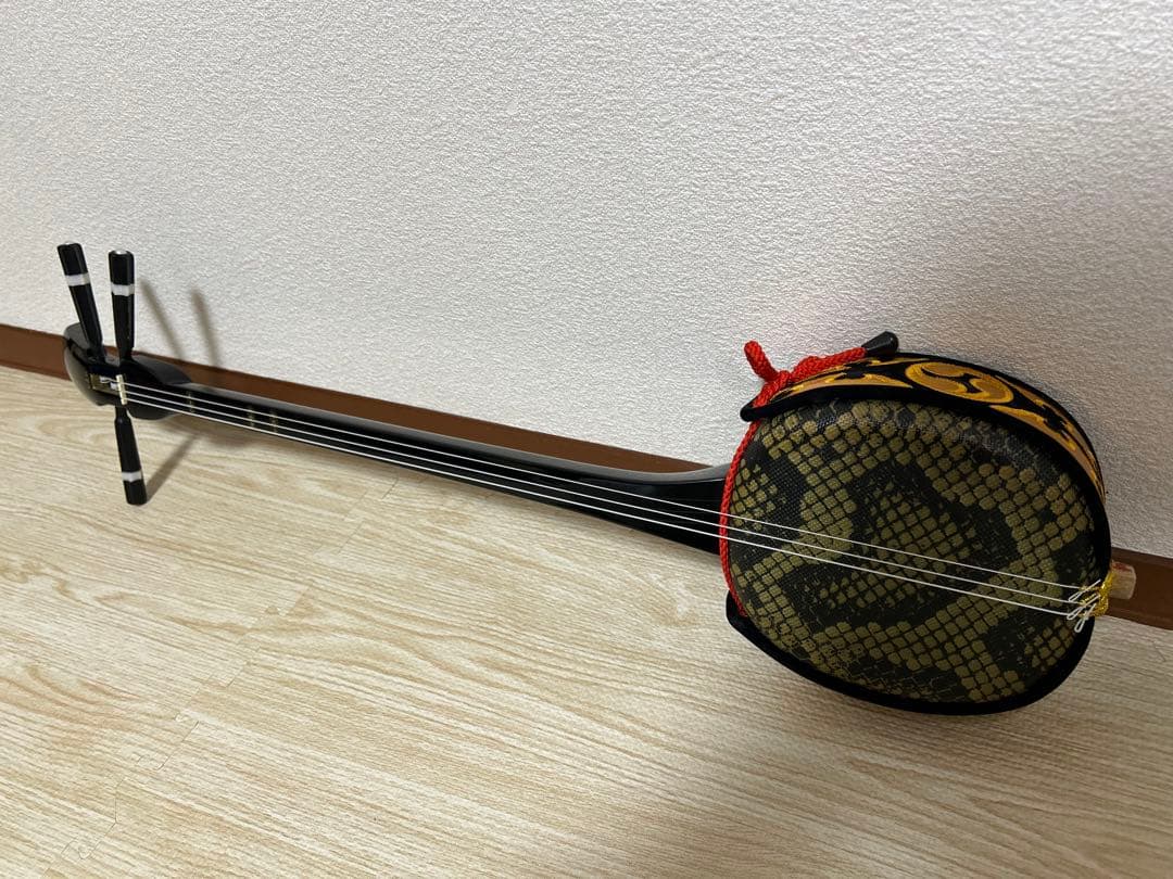 【美品】沖縄三線 人工皮 フィンガーピック・KORG(コルグ)チューナー付き