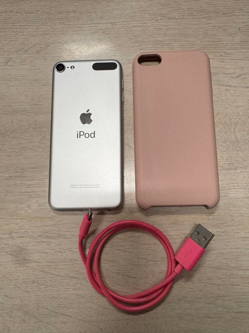 ipod touch 第7世代 シルバー　32GB ケース付き！