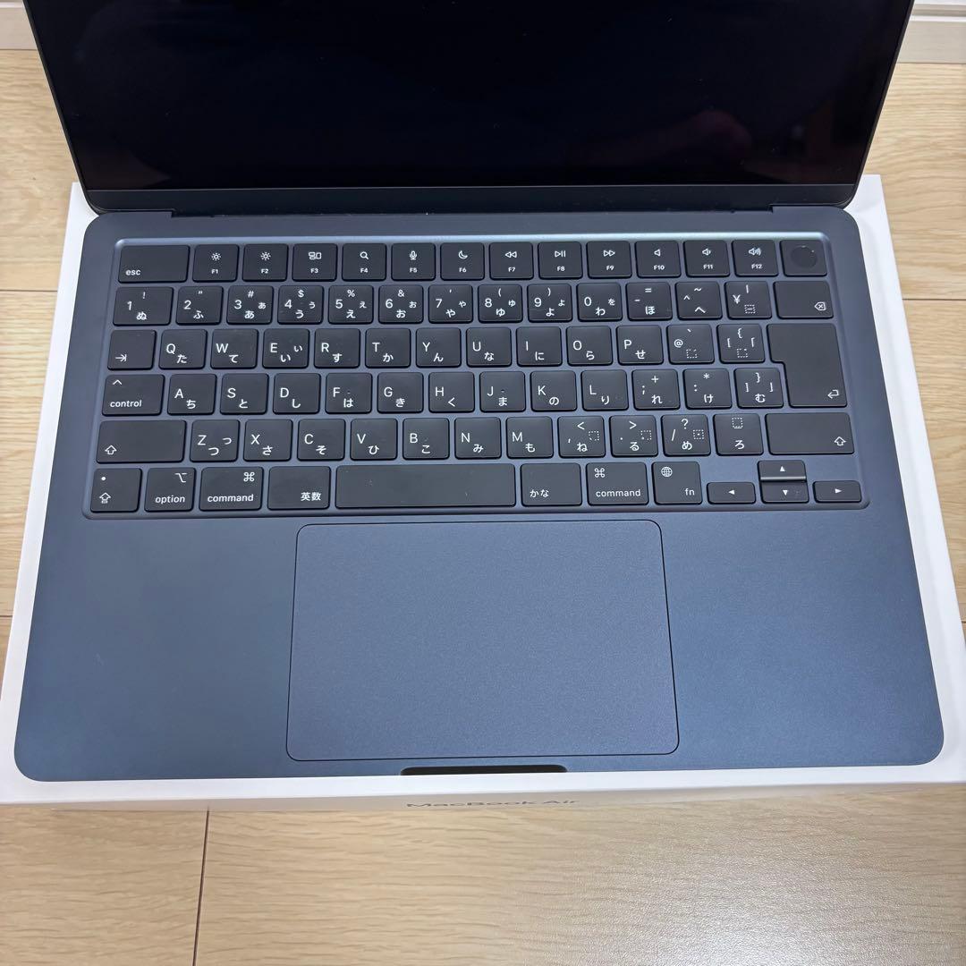 【ほぼ新品】M2 Macbook Air 256GB 8GB【長期保証残りアリ】