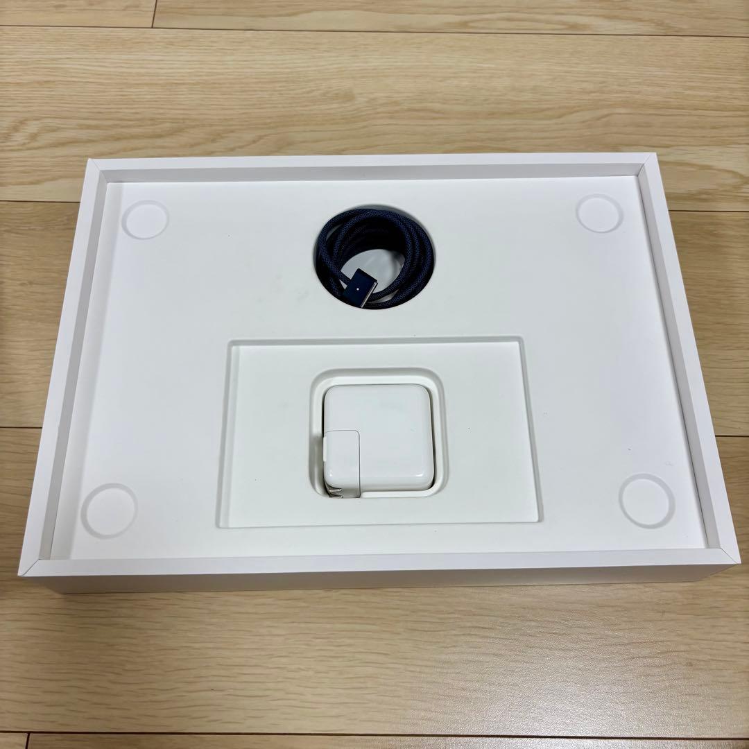 【ほぼ新品】M2 Macbook Air 256GB 8GB【長期保証残りアリ】