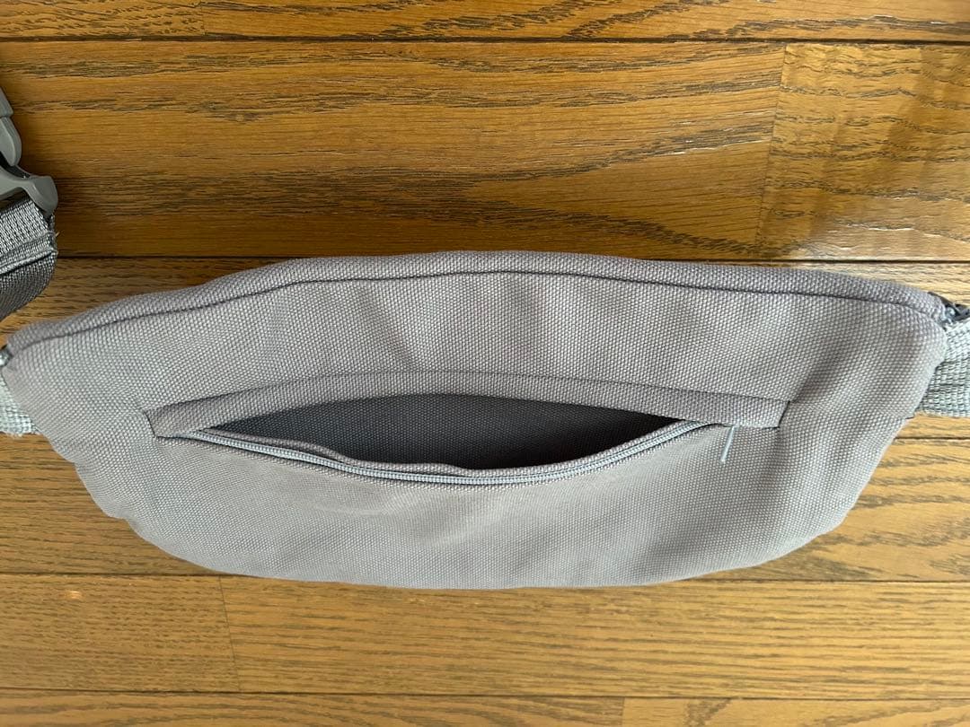 FONDATION LOUIS VUITTON 限定バムバック グレー