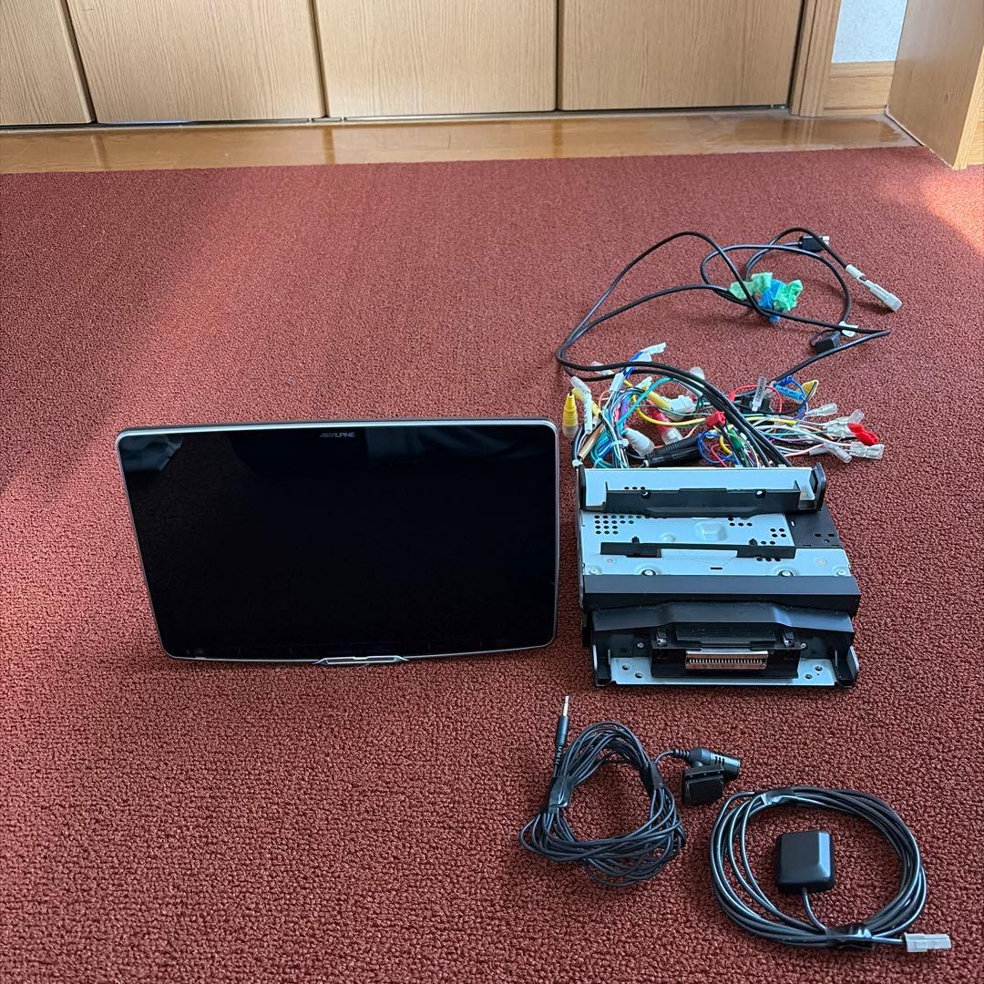 ALPINE DAF11Z 11インチ カーオーディオ　HDMIケーブル付