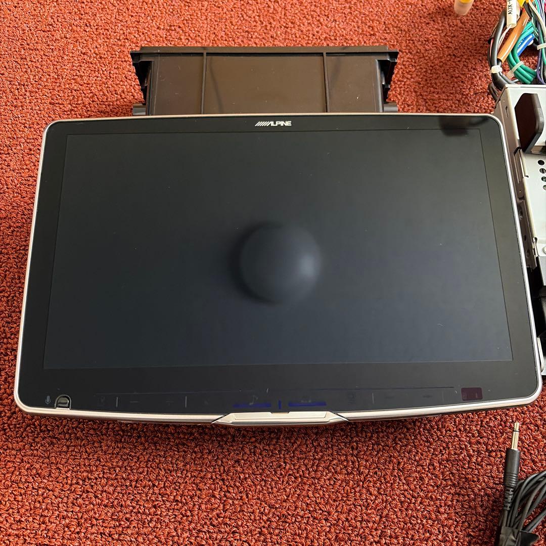 ALPINE DAF11Z 11インチ カーオーディオ　HDMIケーブル付