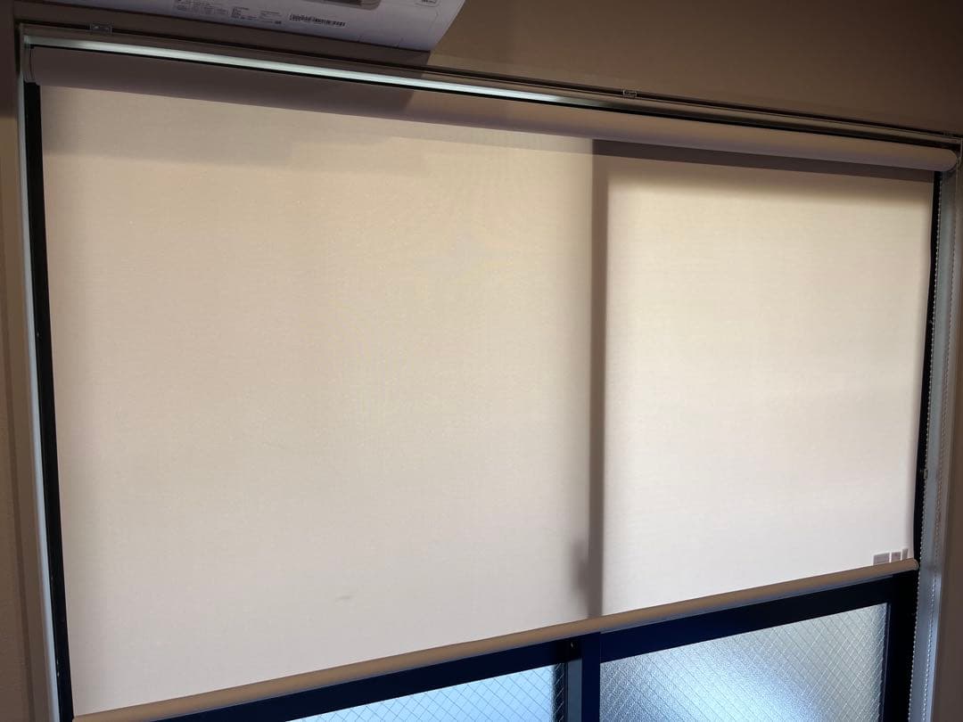 激安半額以下　TOSO ロールスクリーン グレージュ チェーン付き