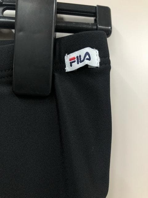 新品☆LL♪黒系ブルー系♪FILA水着4点セット♪長袖レギンス☆g500