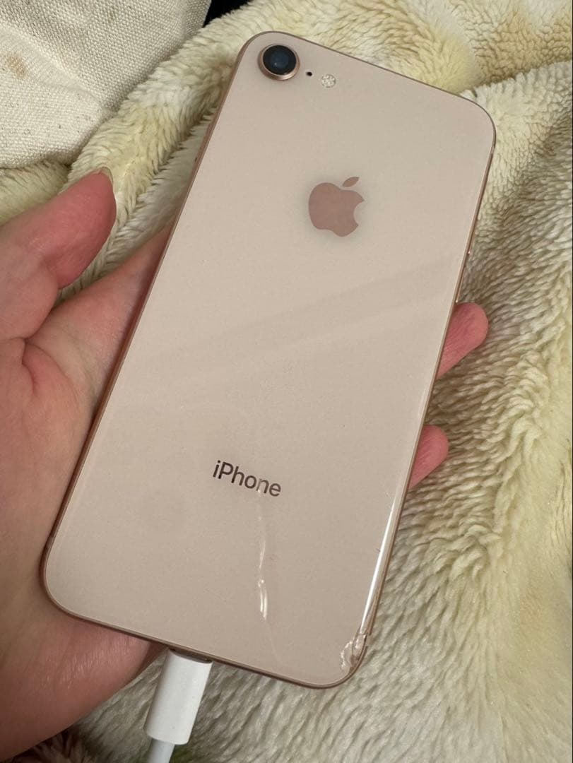 iPhone 8 ゴールド 本体