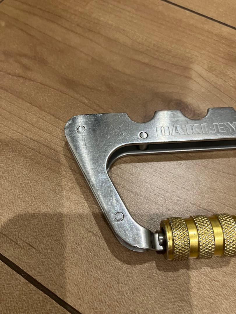 オークリー カラビナ キーホルダー【中古品】Oakley l Works