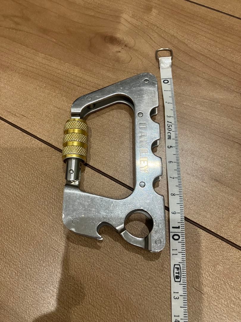 オークリー カラビナ キーホルダー【中古品】Oakley l Works