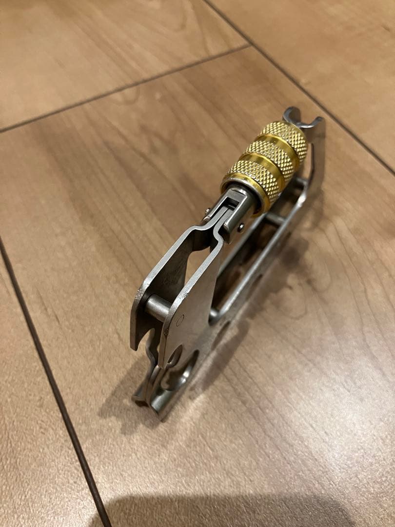 オークリー カラビナ キーホルダー【中古品】Oakley l Works