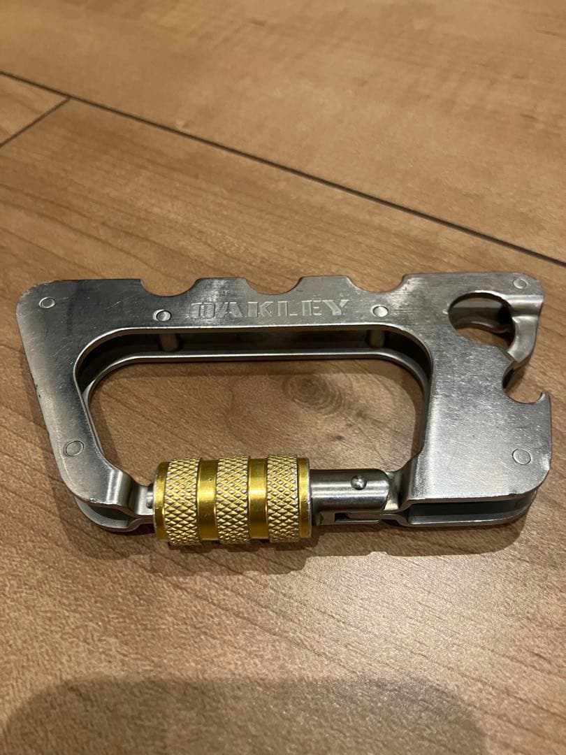 オークリー カラビナ キーホルダー【中古品】Oakley l Works