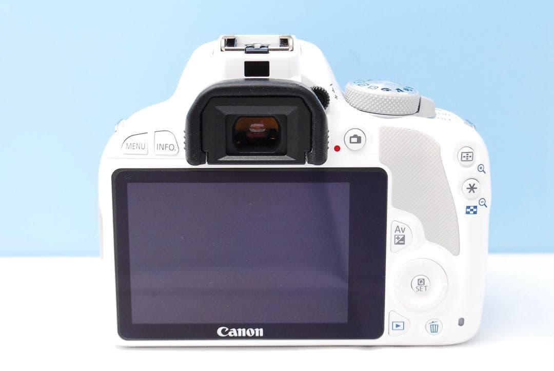 女性に人気♥️Canon X7ホワイト！箱・CD・説明書・USMレンズで安心撮影