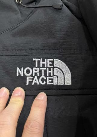 Nikeダウンジャケット、寒い季節も快適に