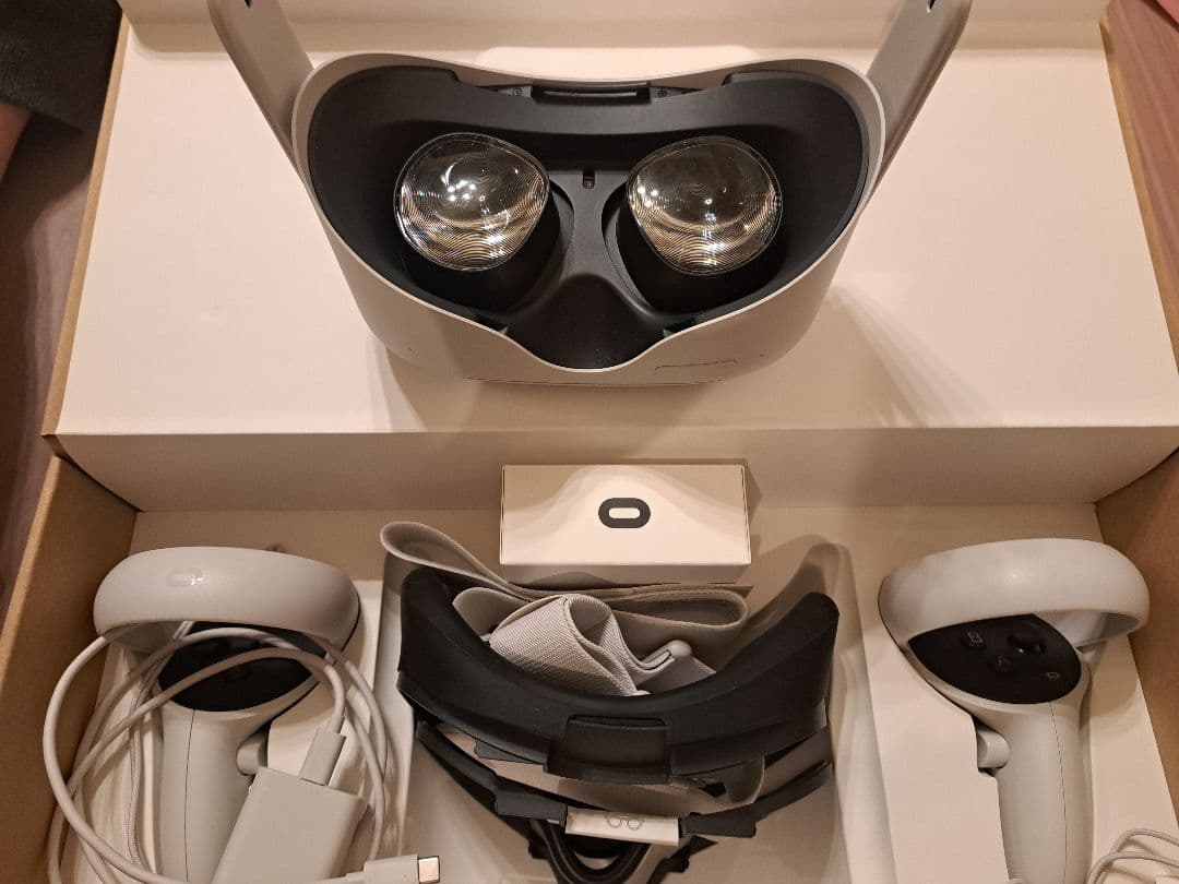  Quest 2 VRヘッドセット　箱に傷あり。256ギガ