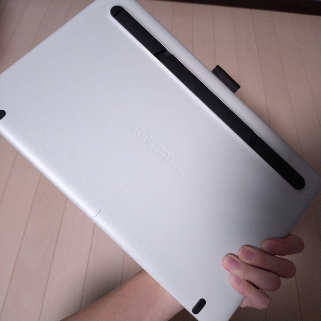 Wacom ペンタブレット本体 約13.3インチ 参考本付き