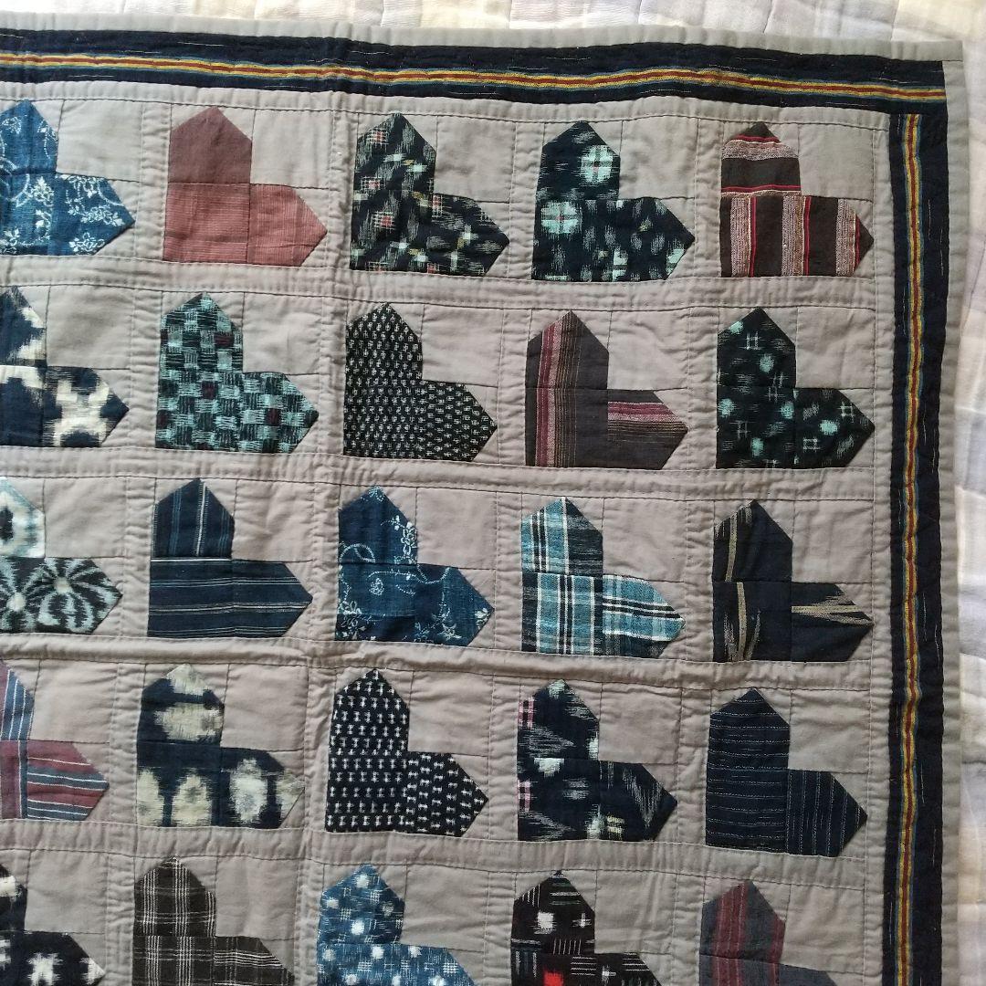 ハンドメイド　ハートモチーフ パッチワークキルトタペストリー