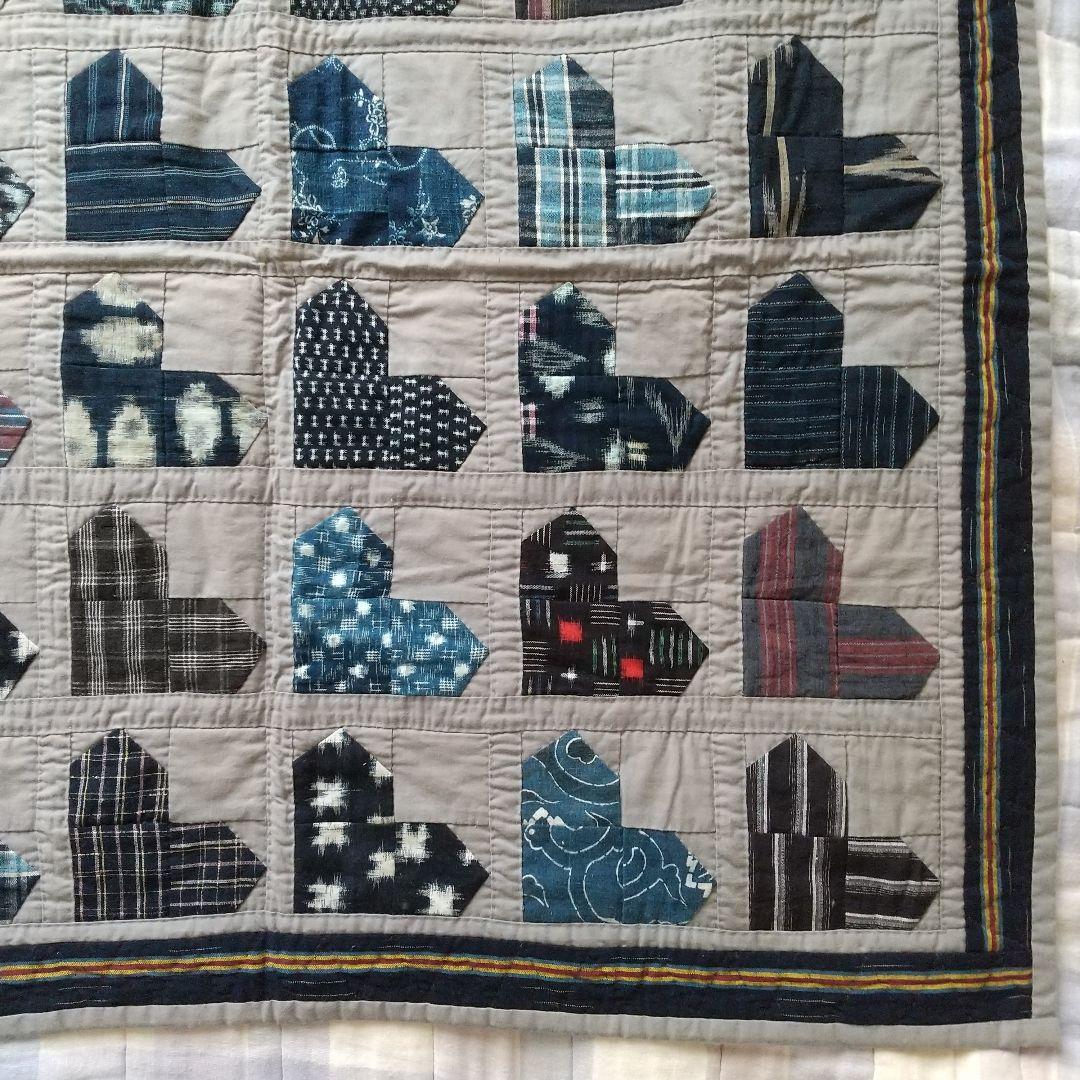 ハンドメイド　ハートモチーフ パッチワークキルトタペストリー