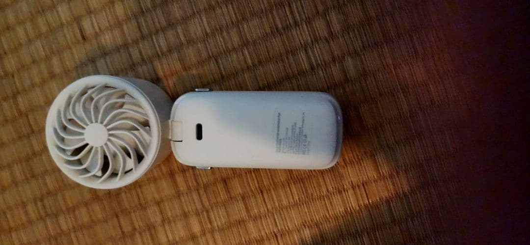 ポータブルファン ホワイト & がま口財布 グリーン