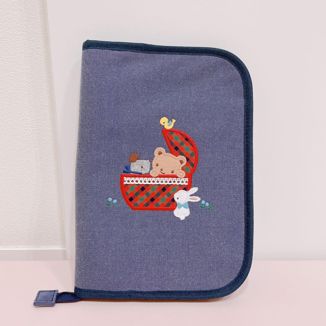 【新品】ファミリア　母子手帳ケース　刺繍デザイン