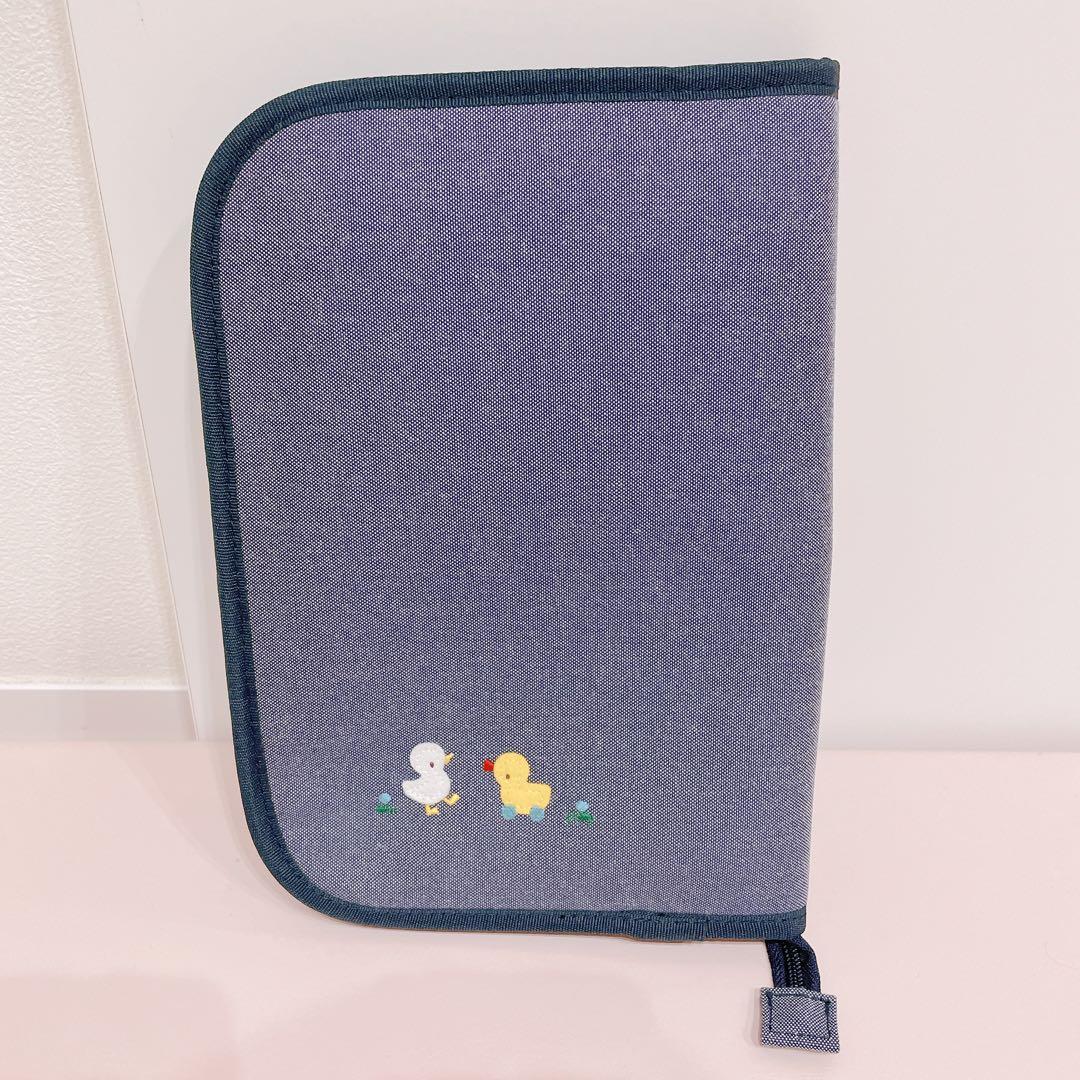【新品】ファミリア　母子手帳ケース　刺繍デザイン