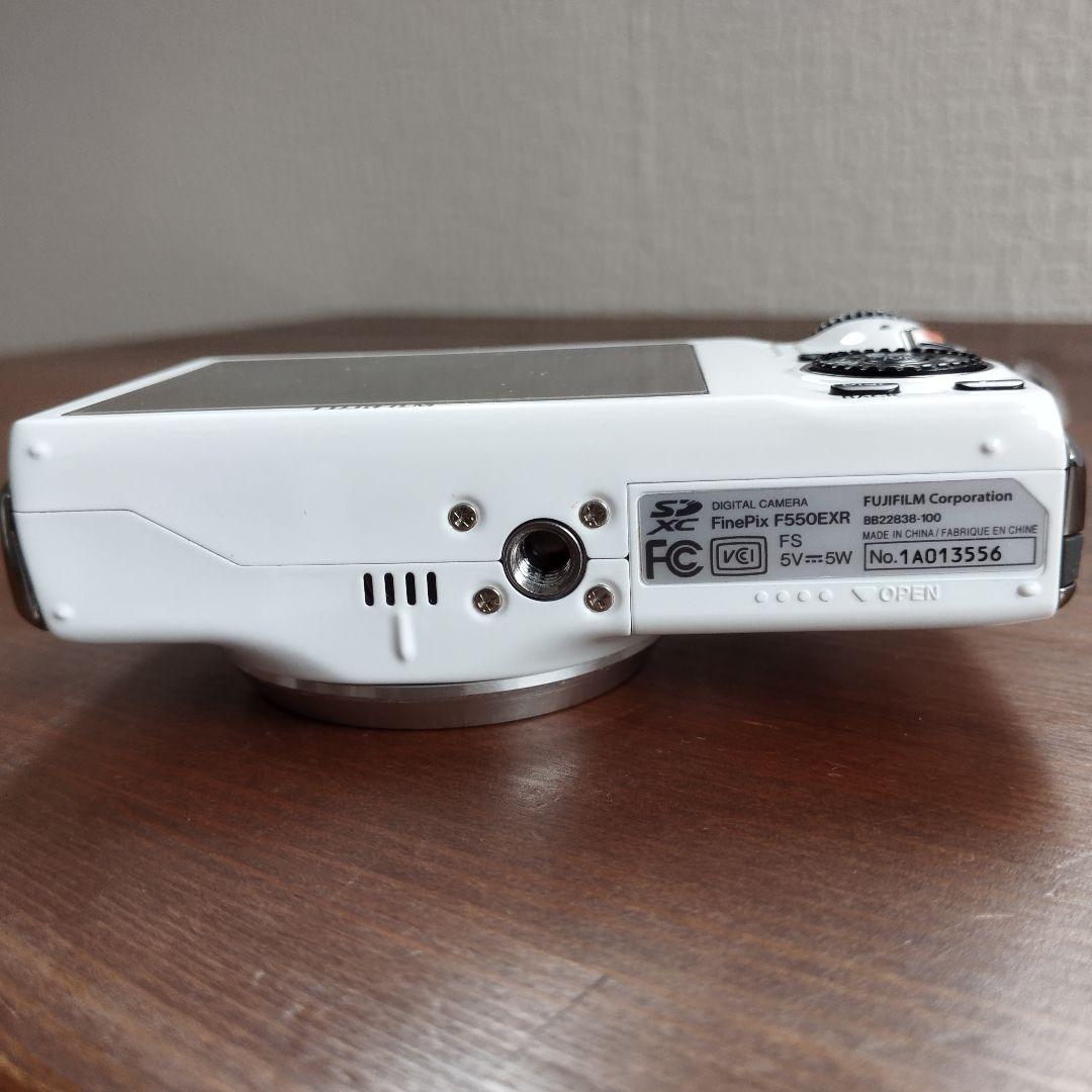 [美品]Fujifilm FinePix F550EXR ホワイト