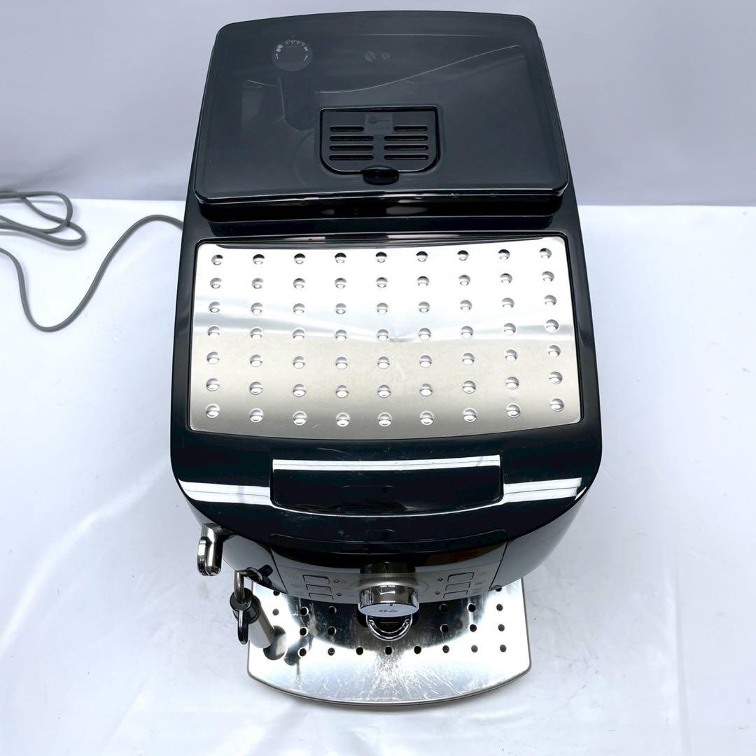 美品　動作保証付　デロンギ　マグニフィカs ECAM22112B 全自動コーヒー