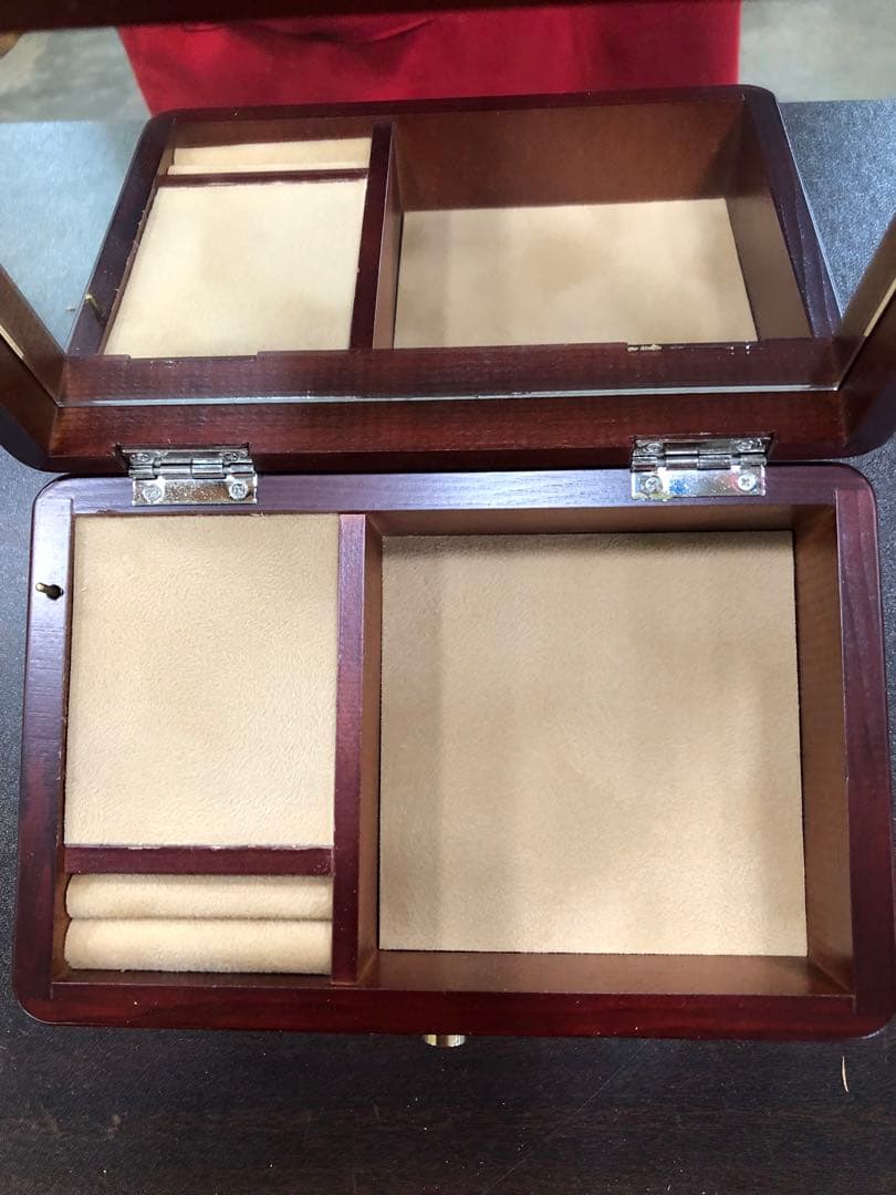 値引きします。立教女学院中学校　卒業記念品　木製オルゴールボックス