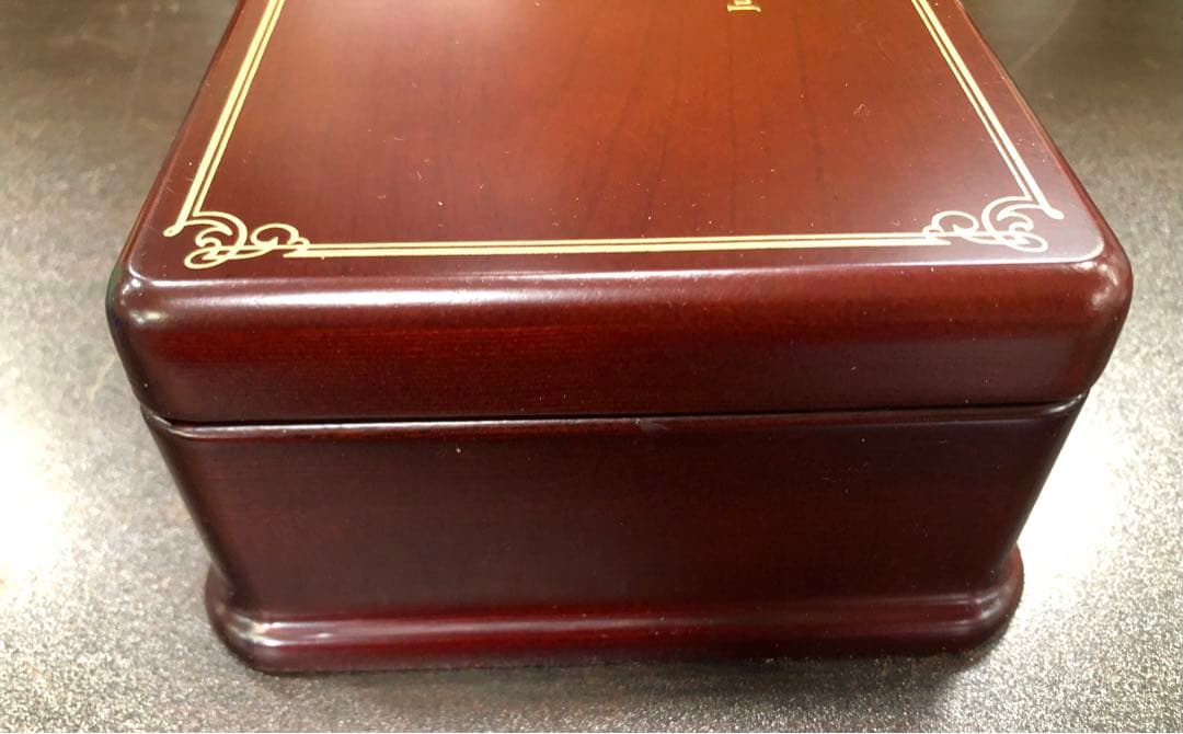 値引きします。立教女学院中学校　卒業記念品　木製オルゴールボックス