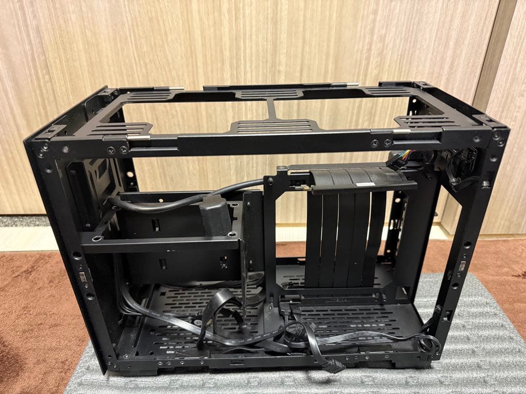 LIAN LI Q58 pcケース　リアンリ　Mini-ITX