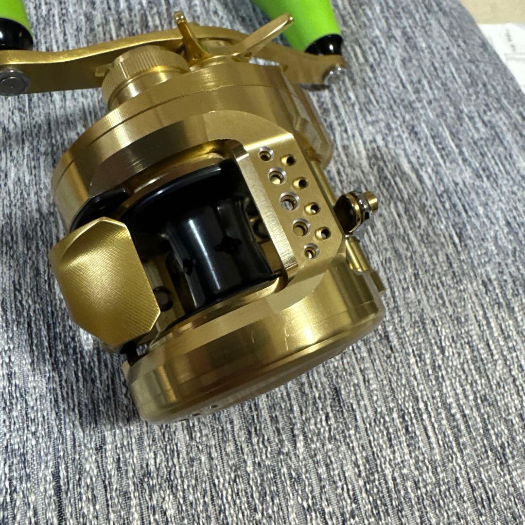 no3yes303様　シマノ 21 カルカッタコンクエスト　バリアルハンドル無し