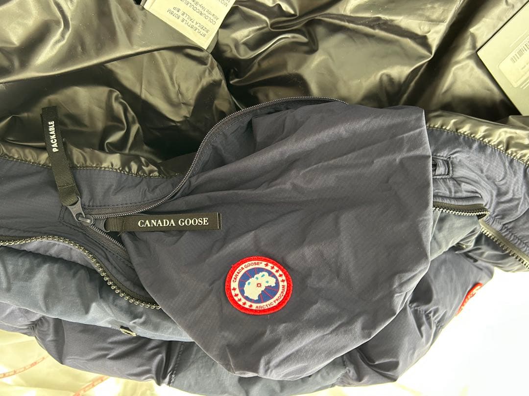 最終新品タグ付き カナダグースアームストロングフーディー