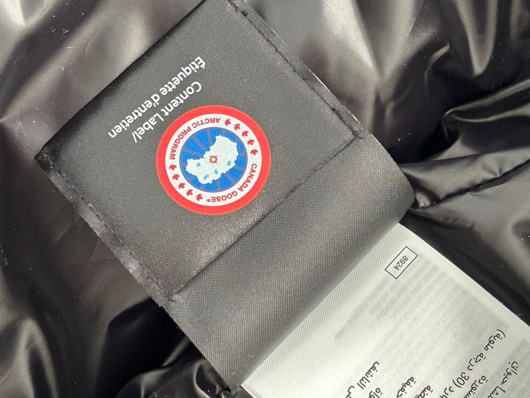 最終新品タグ付き カナダグースアームストロングフーディー