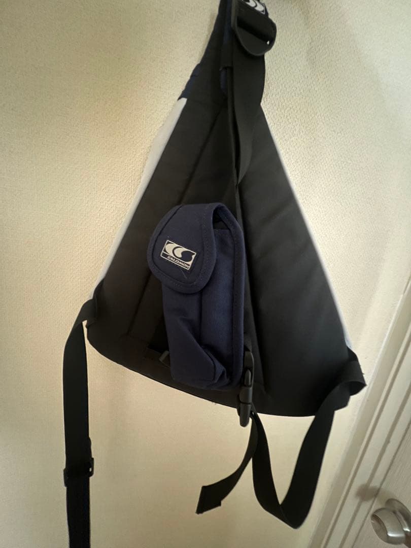 Salomon スリングバッグ