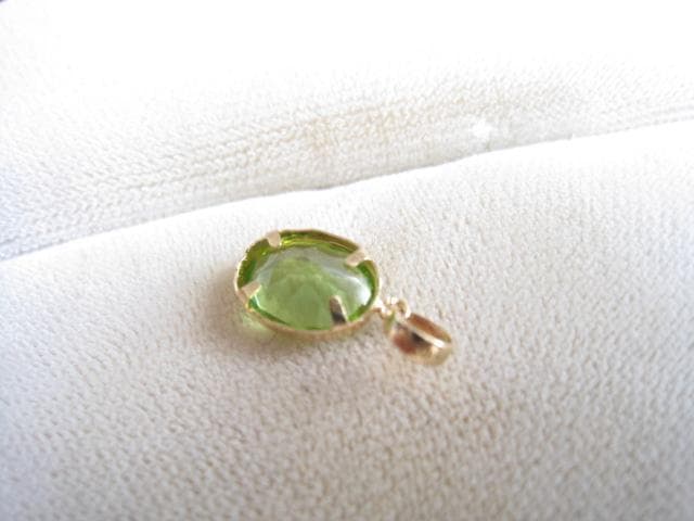 素敵！超輝き天然ペリドット幅8mmx6mm k18金イエローゴールドペンダント