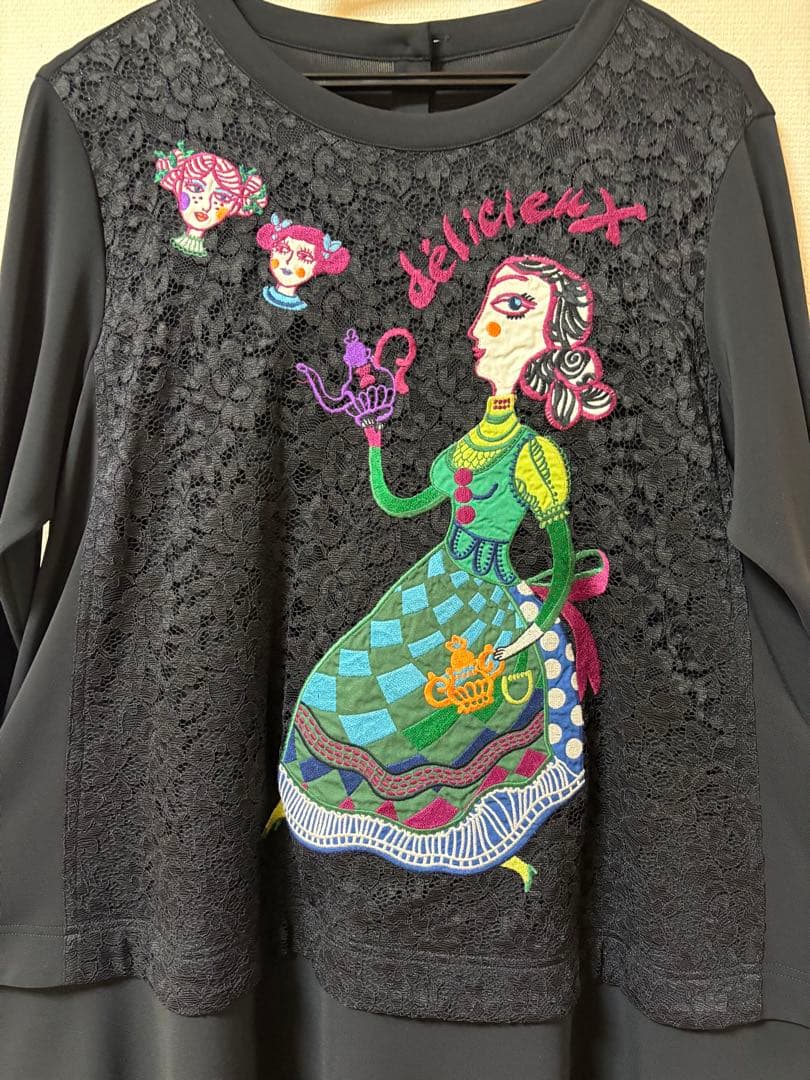 『未使用に近い』⭐️トクコプルミエヴォル⭐️黒地に豪華なレースの所素敵なアップリケ❣️