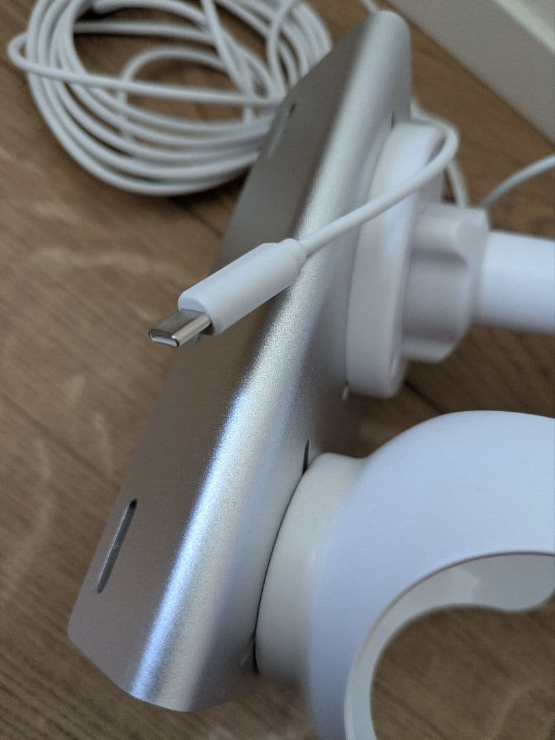 スイッチボット防犯カメラ（ソーラーパネル、マウント付き）