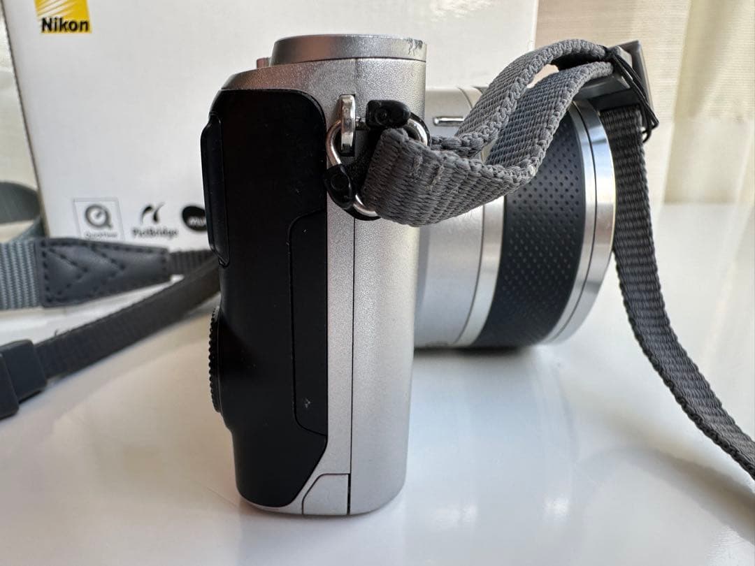 【m】Nikon1 J3 　ミラーレスカメラ 本体とレンズ