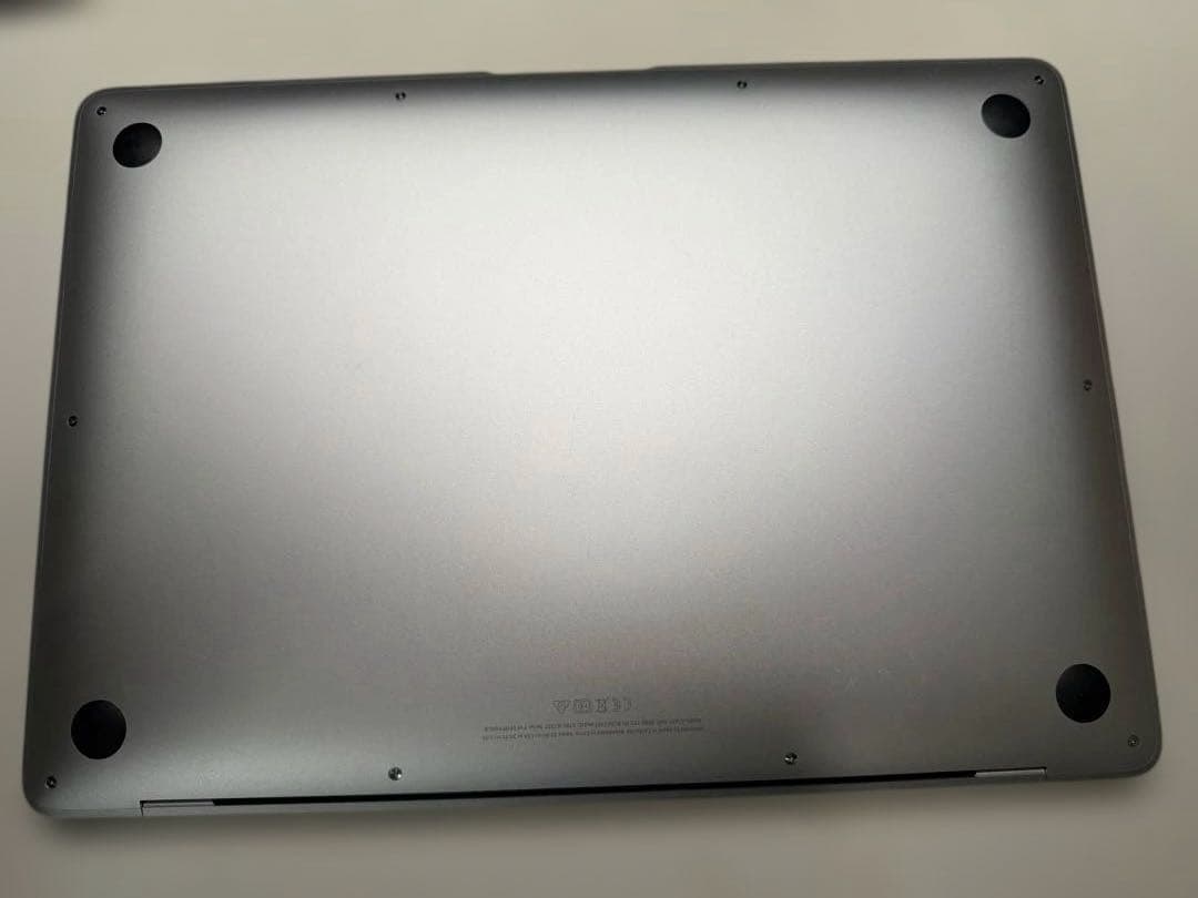 MacBook Air M1（2020）8GB / 512GB