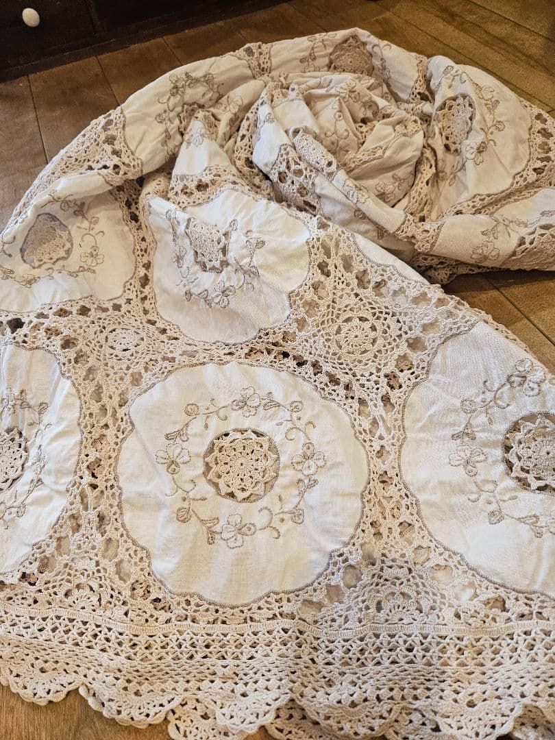 【最終お値下げです】　フランスアンティーク？　大判　レース　アンティーク