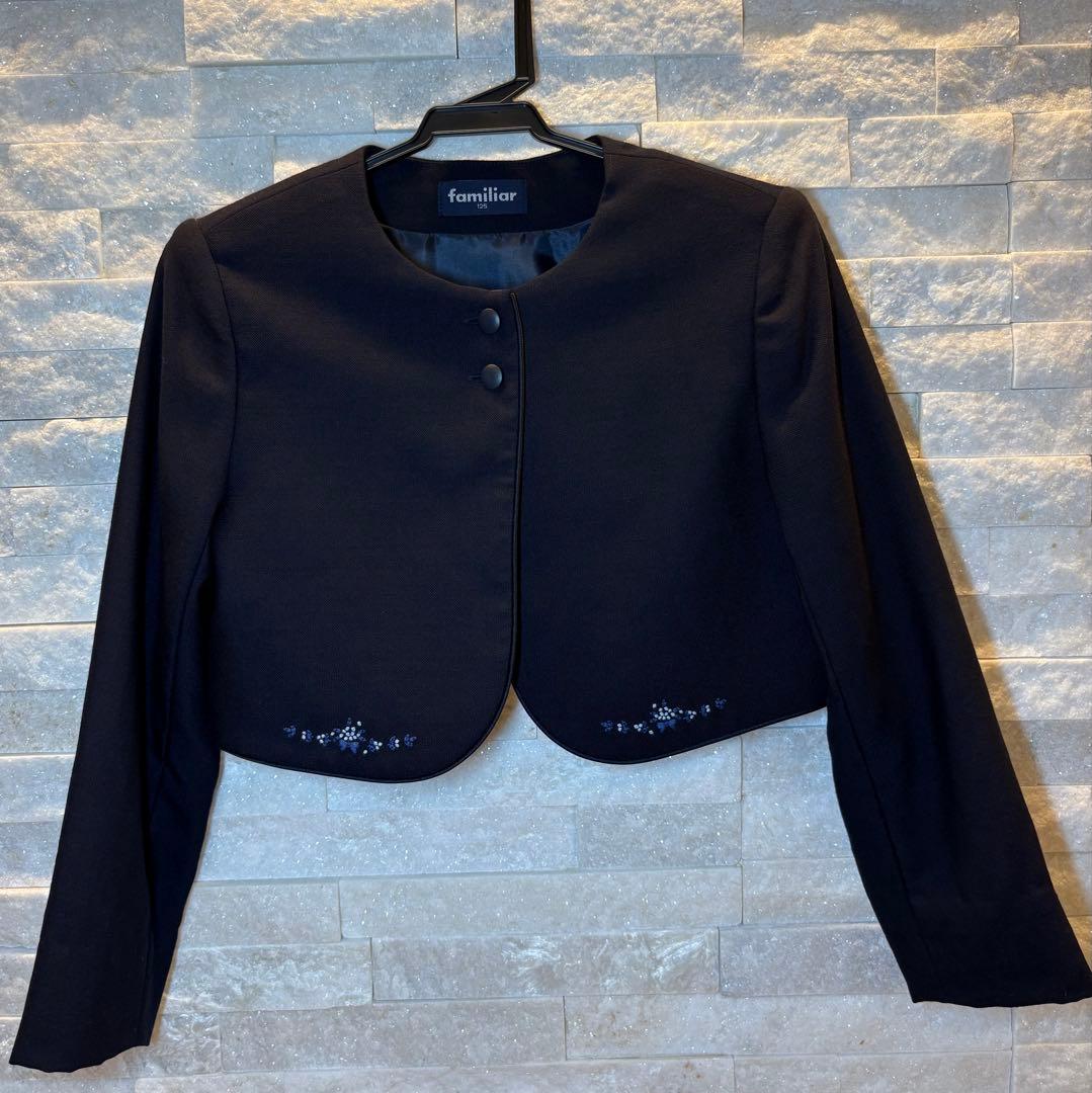 familiar 女の子　アンサンブル125㌢　花柄手縫刺繍　濃紺清楚　超美品