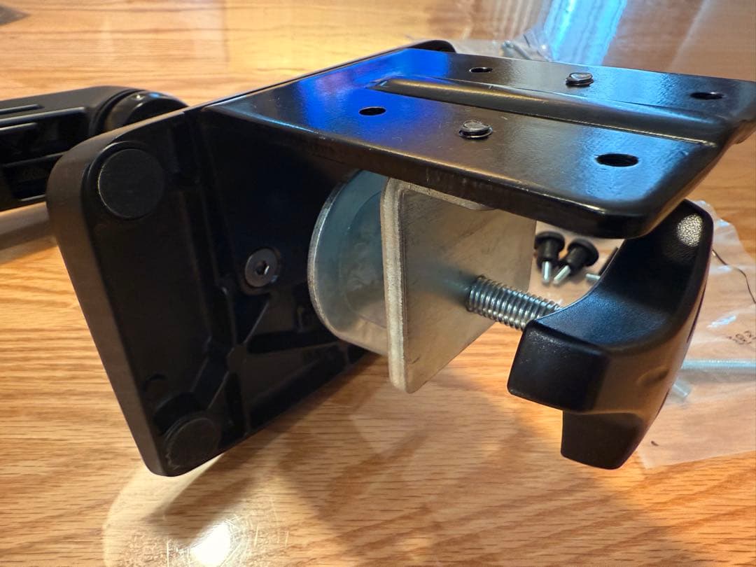 【美品】Amazonベーシック モニターアーム シングル-ディスプレイタイプ