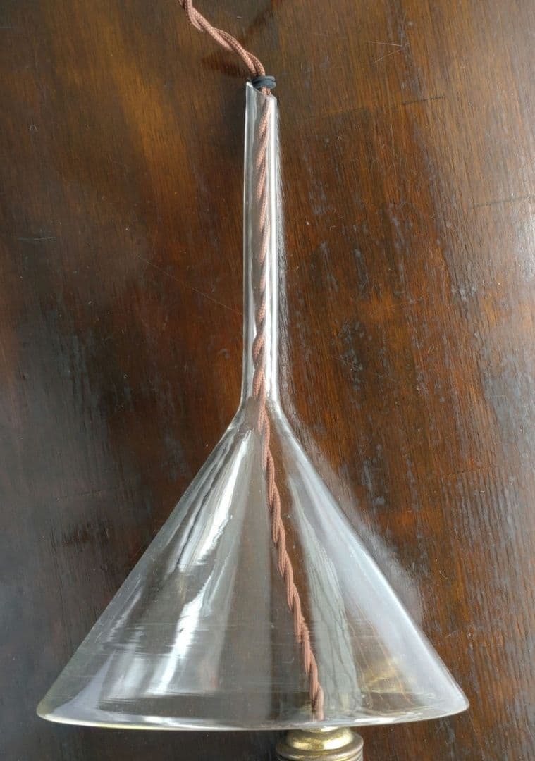 ガラス漏斗のペンダントライト