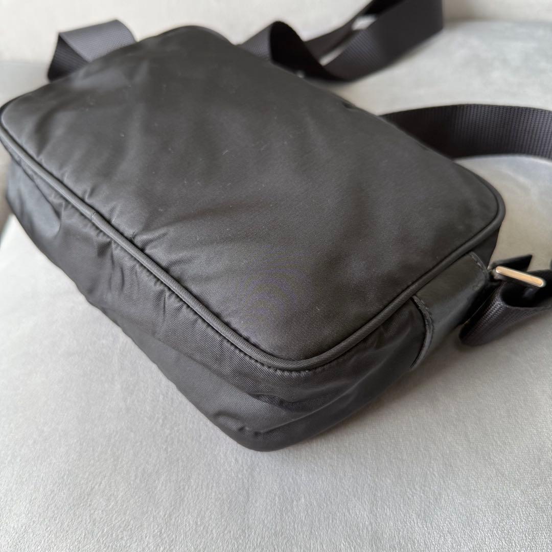 プラダ ナイロン ショルダーバッグ ネロ ナイロン 三角プレート ブラック