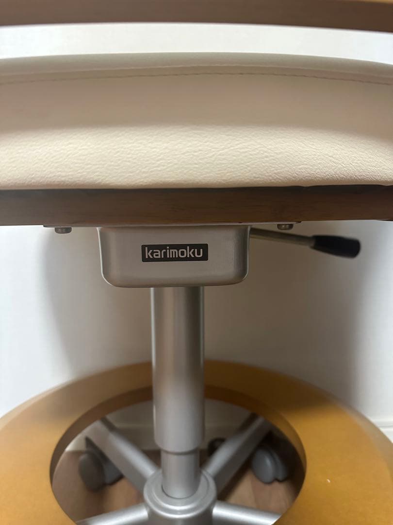 (値下中)カリモク 高さ調整可能 デスクチェア / キャスターチェア　1脚
