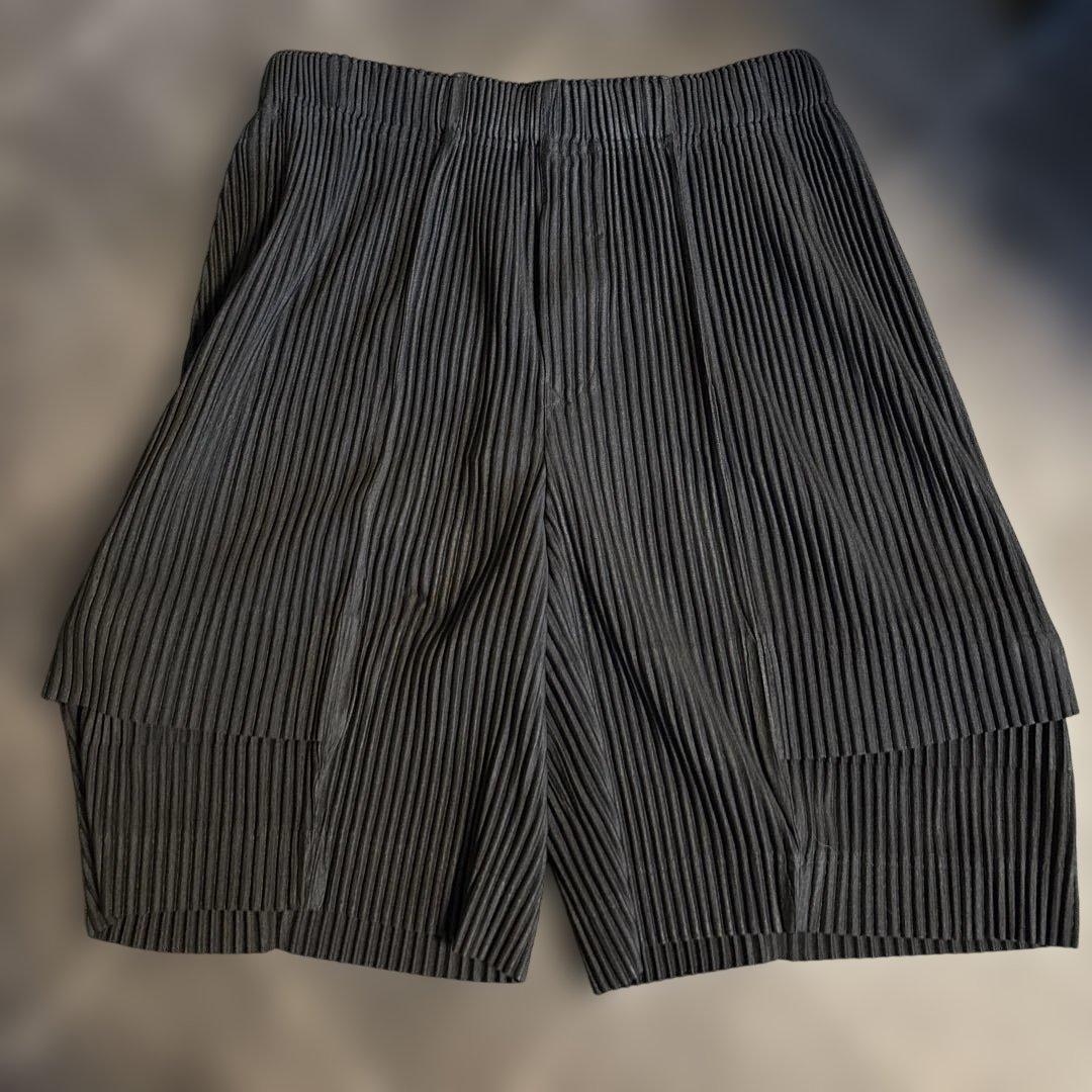 【着用一回】HOMME PLISSE ISSEI MIYAKE黒 ショートパンツ