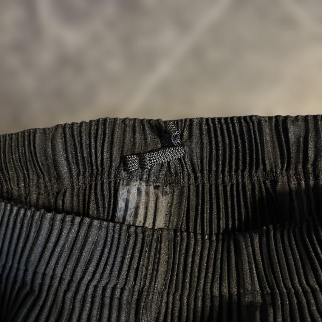 【着用一回】HOMME PLISSE ISSEI MIYAKE黒 ショートパンツ