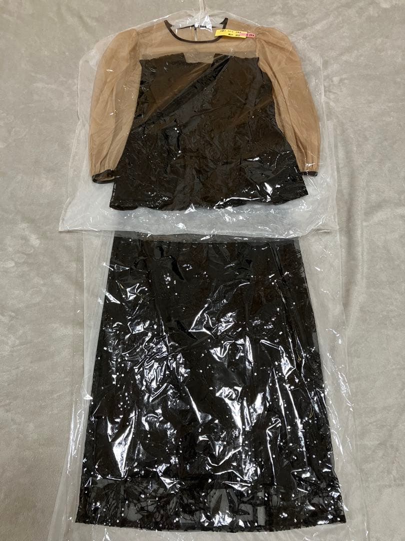 【fuwari♡様】シアーパフスリーブペプラムスパンコール花柄Leja サイズS