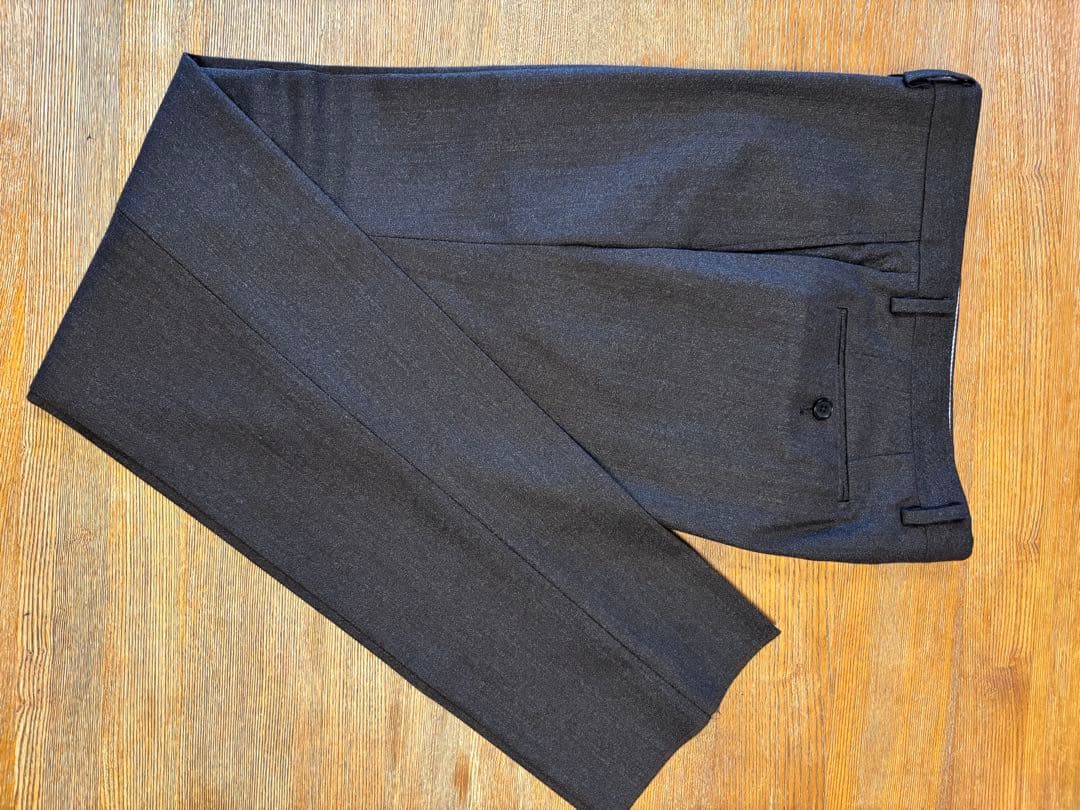 極美品アクアスキュータムパンツグレー系 サイズ88新品未使用日本製です