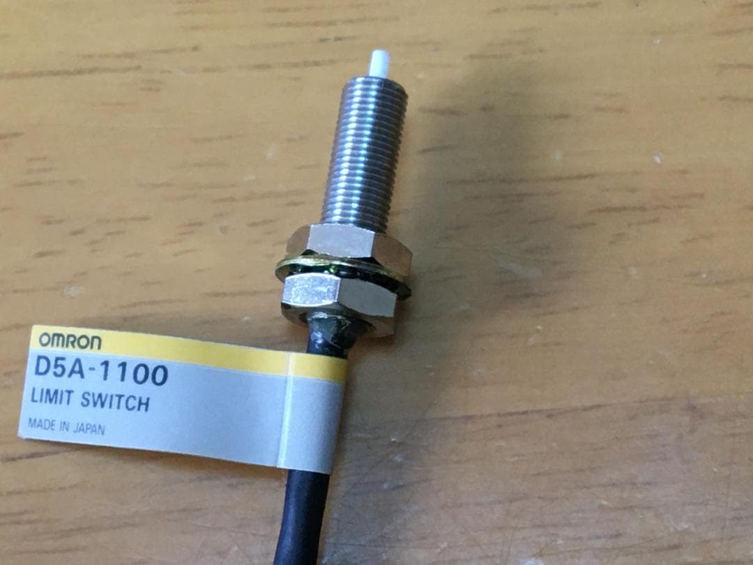 【電子部品】高精度スイッチ　形D5A-1100 OMRON 1個