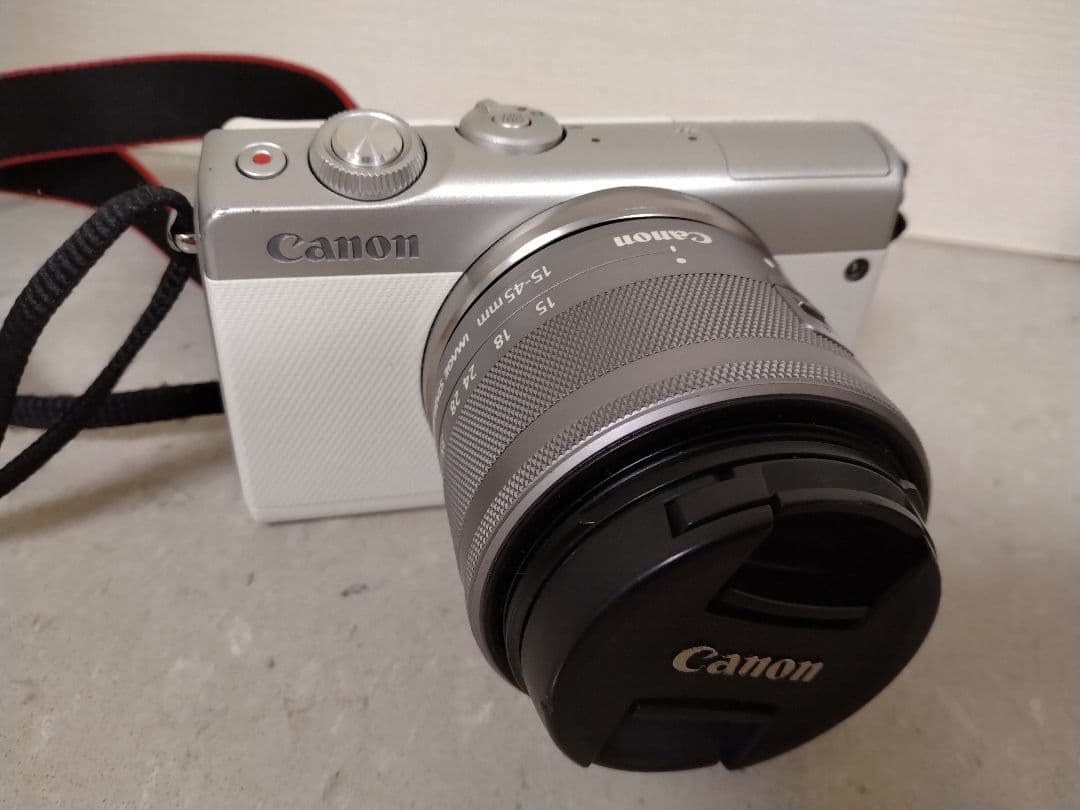 Canon　EOS M100　ミラーレスカメラ　レンズキット　ホワイト